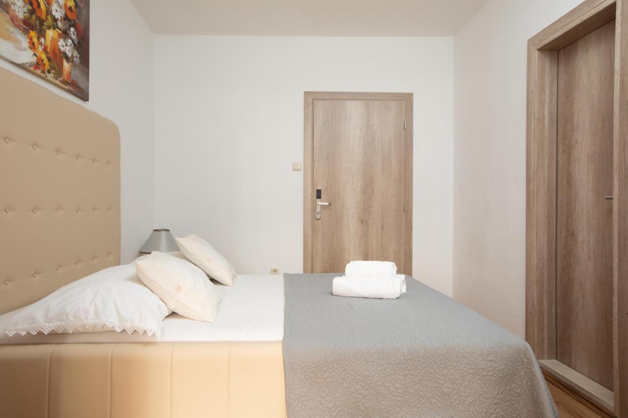 Apartments Petrovic Makarska Exterior foto
