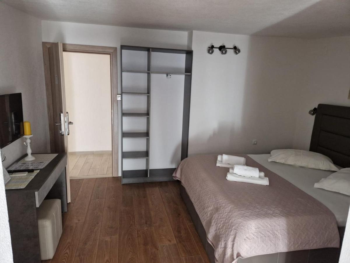Apartments Petrovic Makarska Exterior foto
