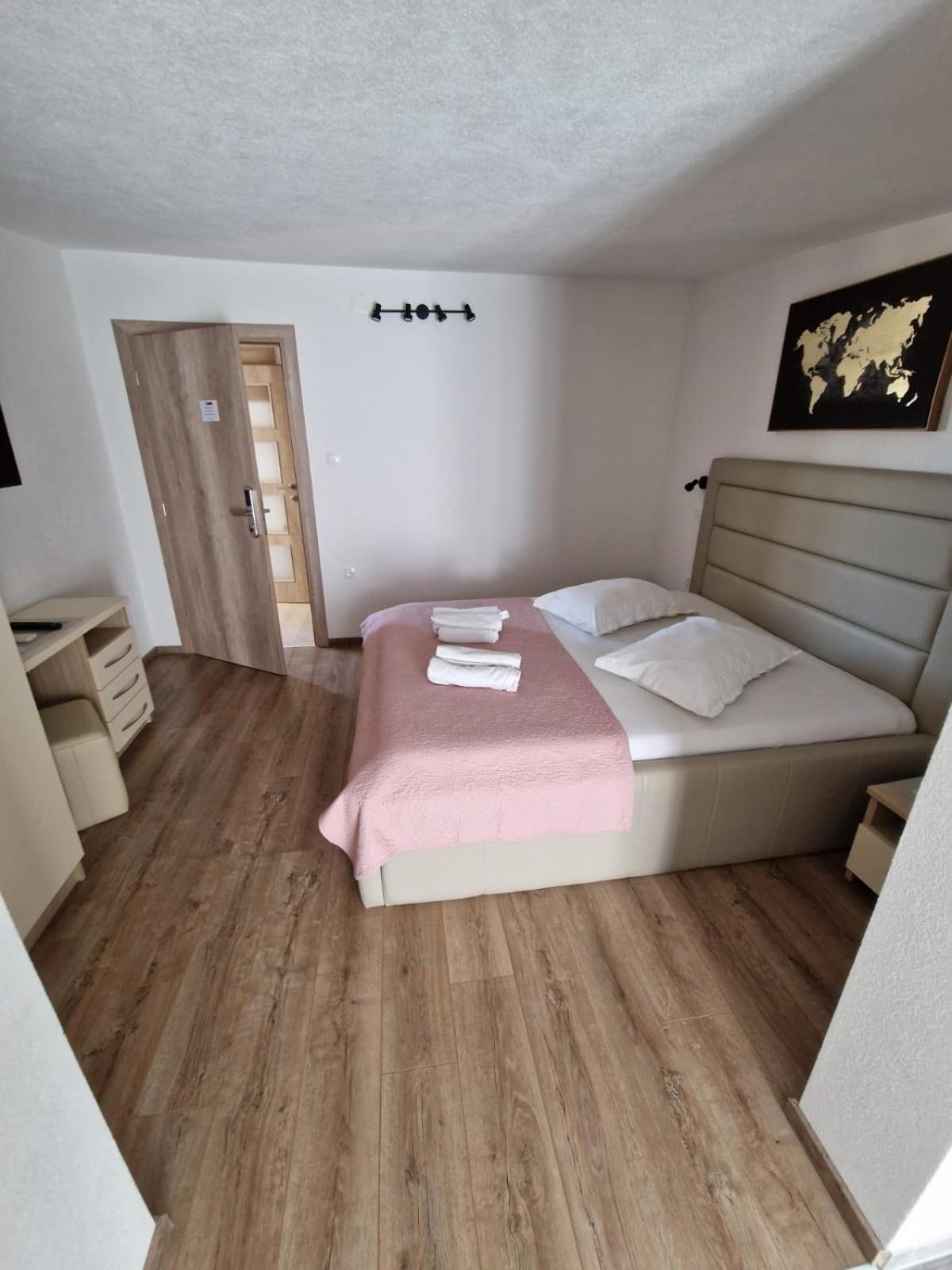 Apartments Petrovic Makarska Exterior foto