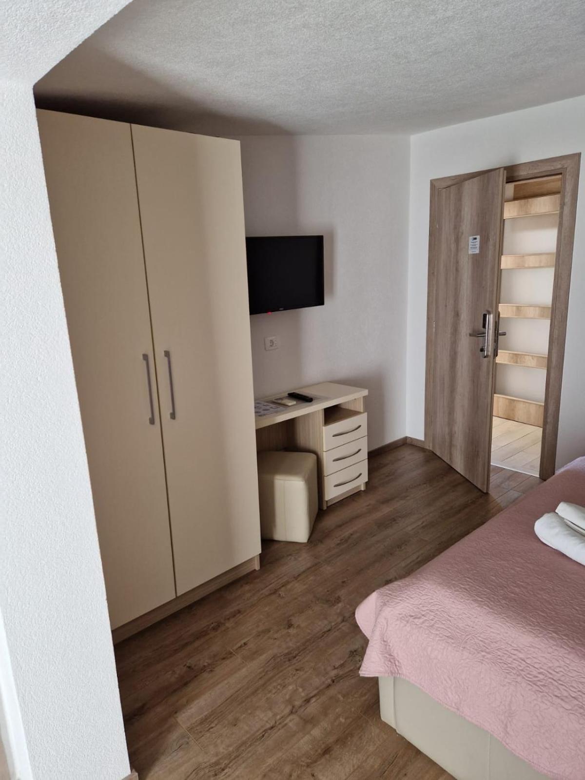 Apartments Petrovic Makarska Exterior foto